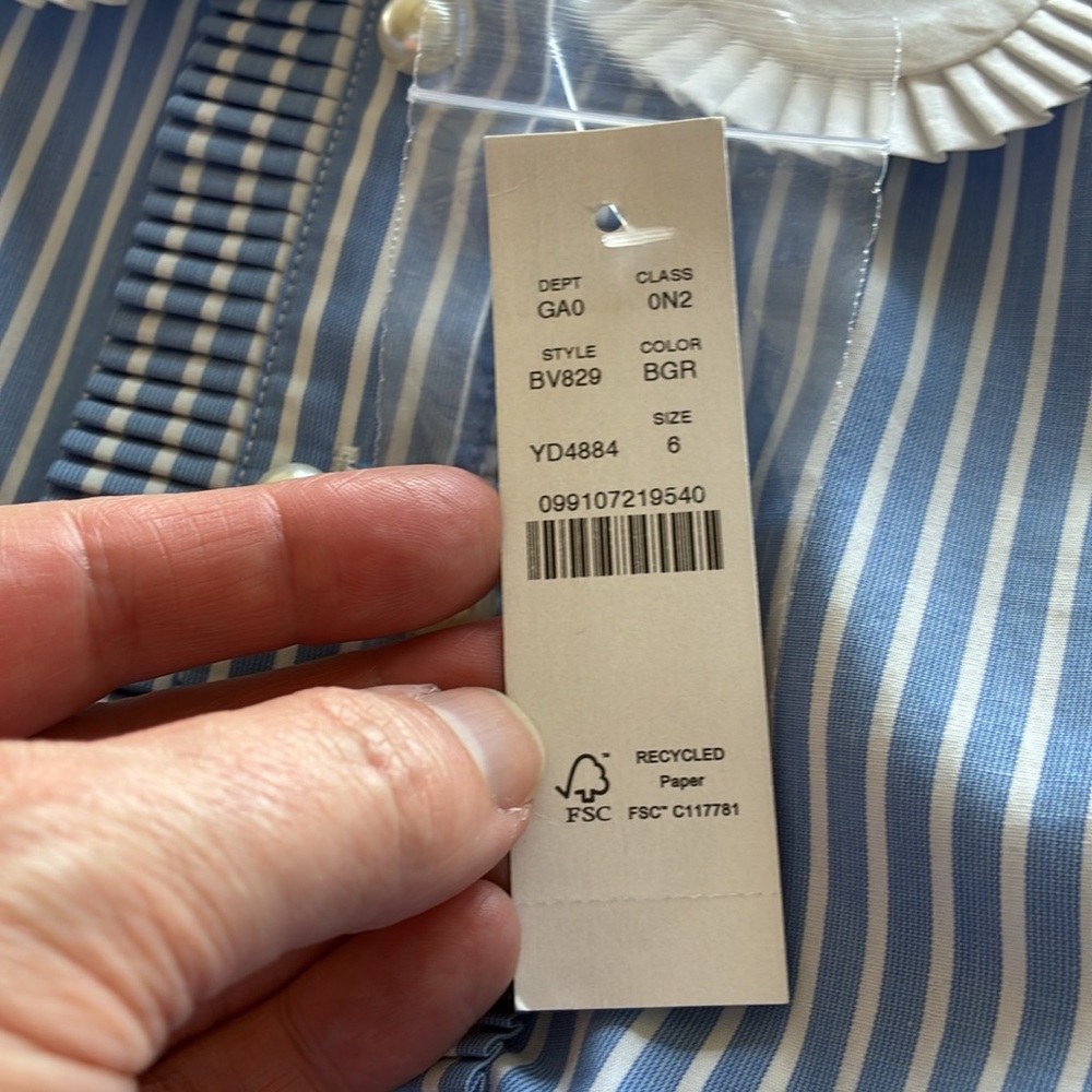J crew Slight Cropped garçon shirt with pearl buttons in stripe Size 6 NWT - Picture 10 of 10